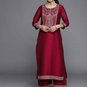 Women Embellished Silk Blend Straight Kurta